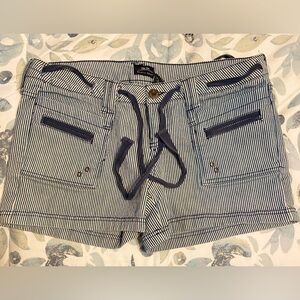 Bailey’s Point stripped shorts size 13